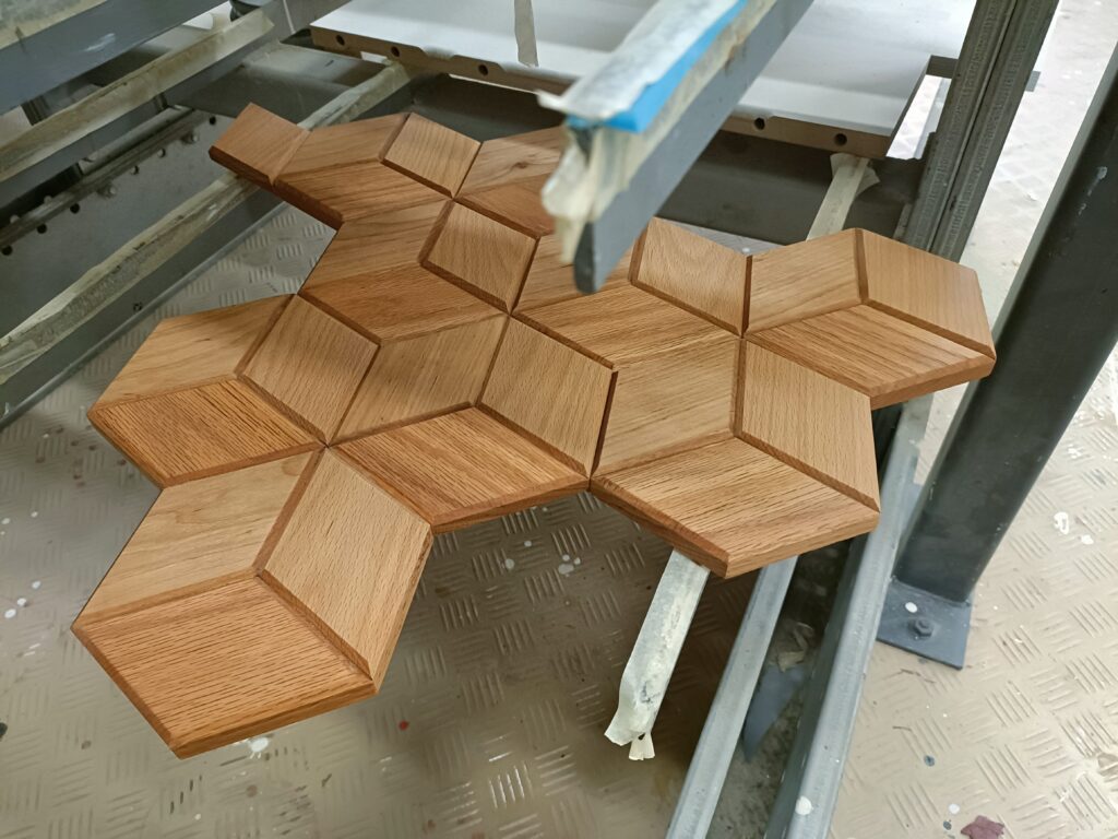 Geometrinen liimahelvetti. This was a pain to glue up
